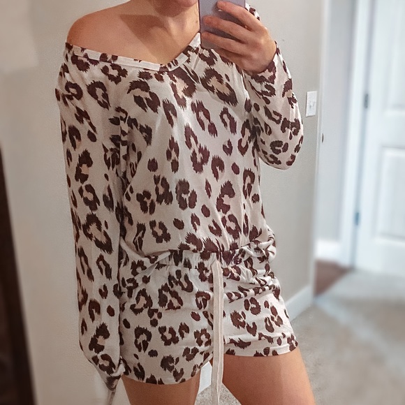Leopard lounge set๐ - Picture 2 of 5
